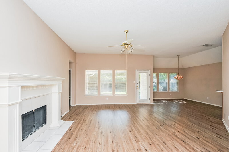 1,930/Mo, 7625 Mahonia Dr Fort Worth, TX 76133 Living Room View