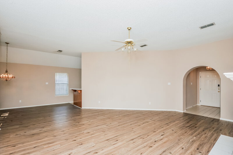 1,930/Mo, 7625 Mahonia Dr Fort Worth, TX 76133 Living Room View 2