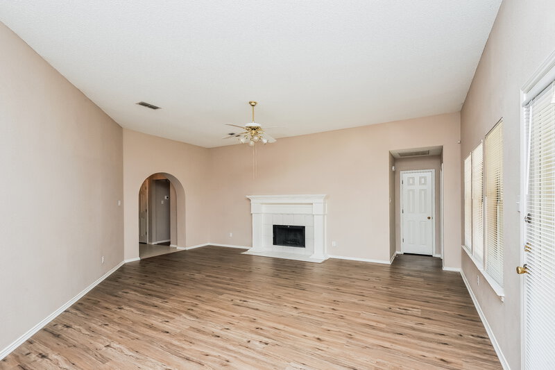 1,930/Mo, 7625 Mahonia Dr Fort Worth, TX 76133 Living Room View 3