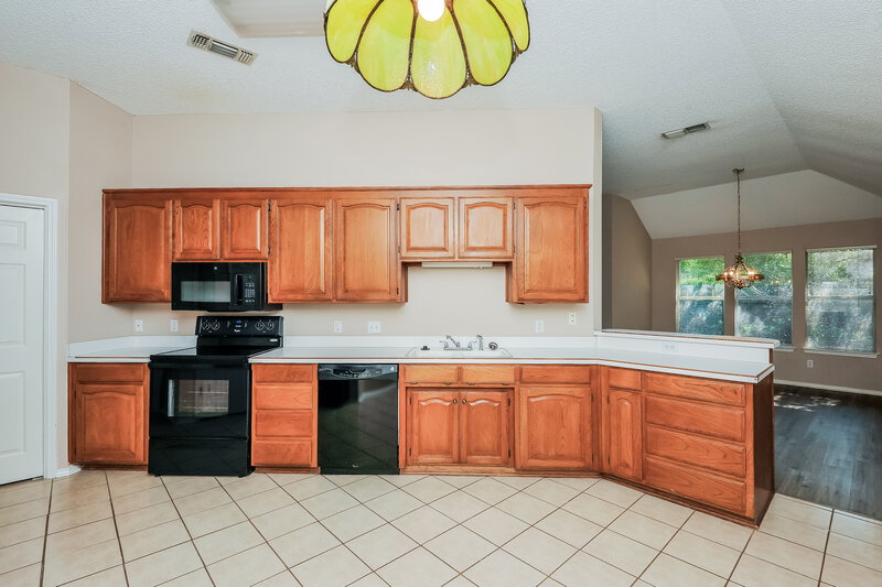 1,930/Mo, 7625 Mahonia Dr Fort Worth, TX 76133 Kitchen View 2