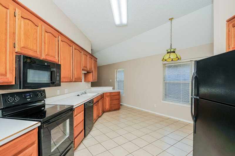 1,930/Mo, 7625 Mahonia Dr Fort Worth, TX 76133 Kitchen View 3