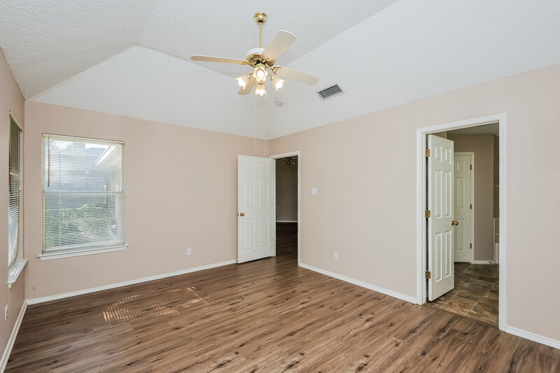 1,930/Mo, 7625 Mahonia Dr Fort Worth, TX 76133 Main Bedroom View