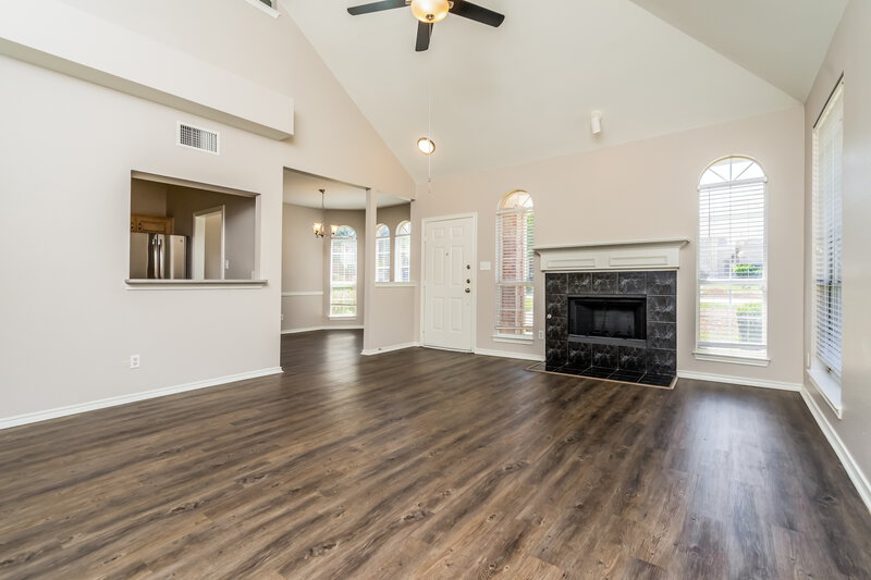 2,860/Mo, 508 Creek Ct Lewisville, TX 75067 Living Room View 2