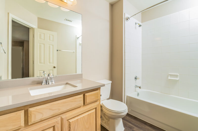 2,860/Mo, 508 Creek Ct Lewisville, TX 75067 Bathroom View