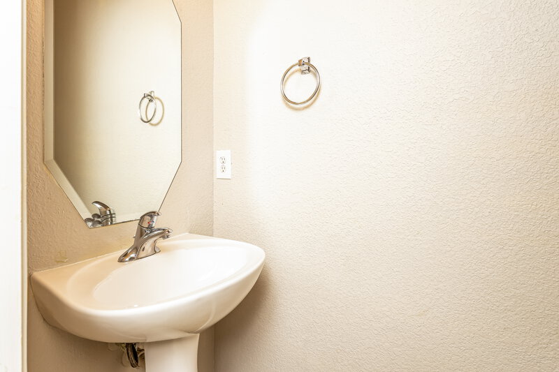 2,705/Mo, 1044 Wagon Trail Dr Little Elm, TX 75068 Bathroom View
