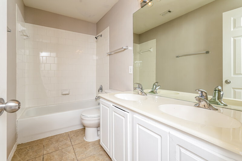 2,705/Mo, 1044 Wagon Trail Dr Little Elm, TX 75068 Bathroom View 2