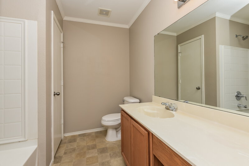1,775/Mo, 1924 Kittredge Way Justin, TX 76247 Main Bathroom View