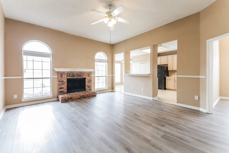 2,400/Mo, 2085 Cameo Dr Lewisville, TX 75067 Living Room View 3