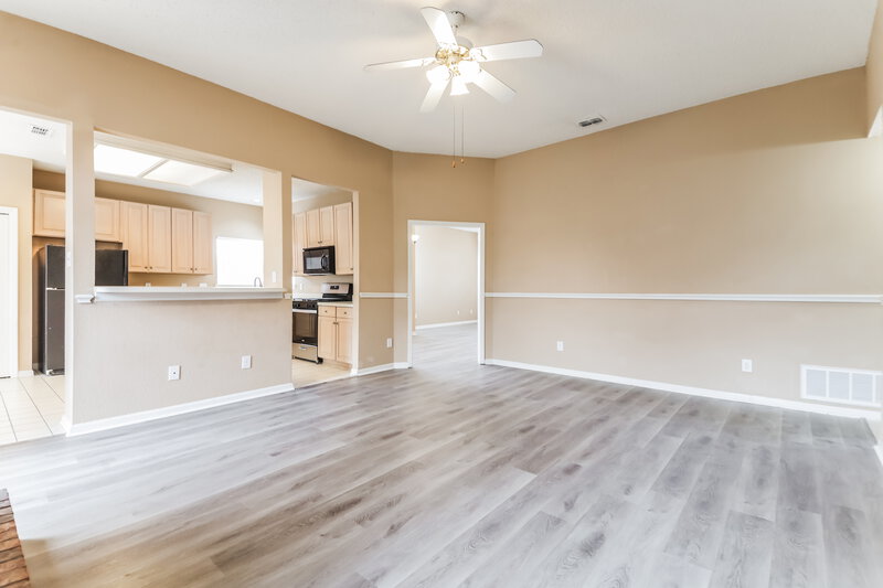 2,400/Mo, 2085 Cameo Dr Lewisville, TX 75067 Living Room View 4