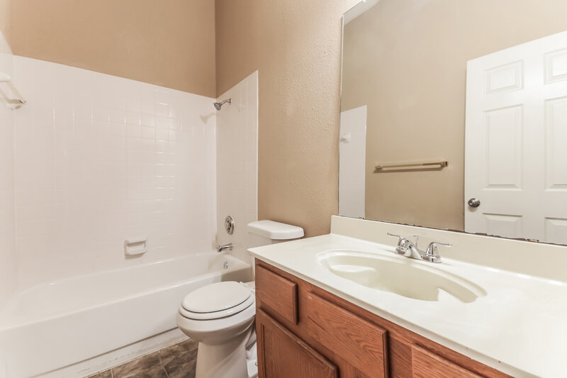 2,400/Mo, 2085 Cameo Dr Lewisville, TX 75067 Bathroom View