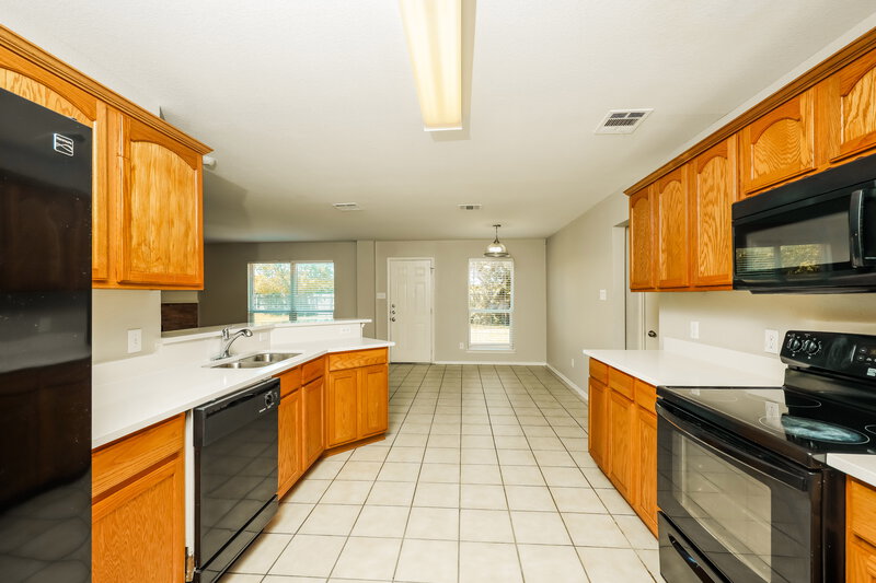 2,570/Mo, 3301 Doris Dr Denton, TX 76207 Kitchen View 2