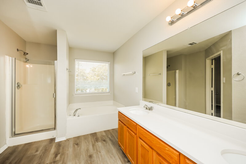 2,570/Mo, 3301 Doris Dr Denton, TX 76207 Main Bathroom View