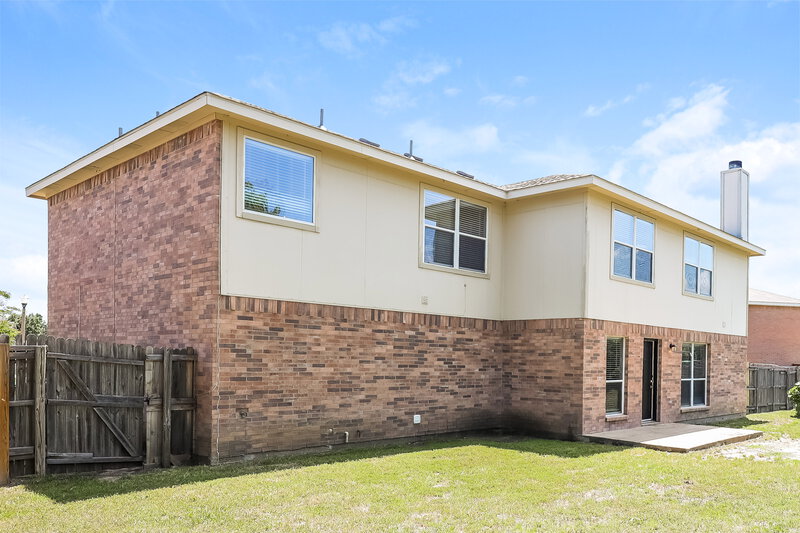 2,570/Mo, 3301 Doris Dr Denton, TX 76207 Rear View 2