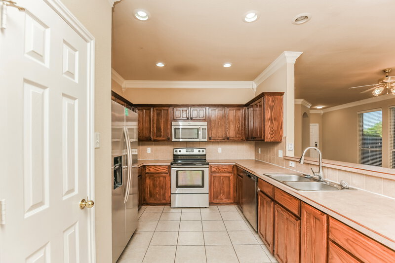 2,085/Mo, 2601 Silver Hill Dr Fort Worth, TX 76131 Kitchen View
