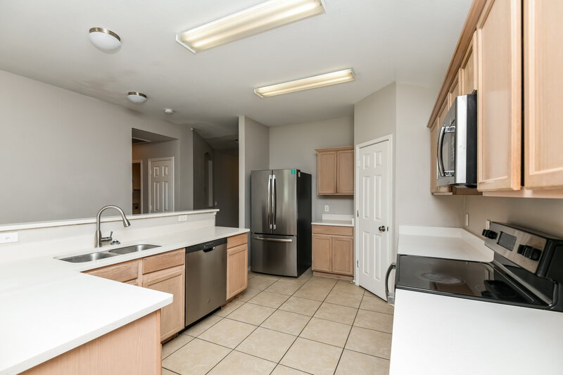 2,335/Mo, 8332 Horse Whisper Ln Fort Worth, TX 76131 Kitchen View 2