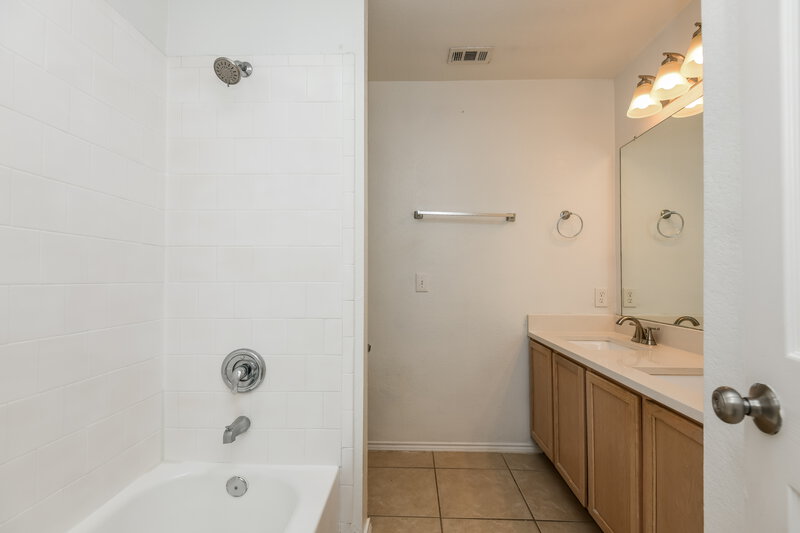 2,335/Mo, 8332 Horse Whisper Ln Fort Worth, TX 76131 Bathroom View