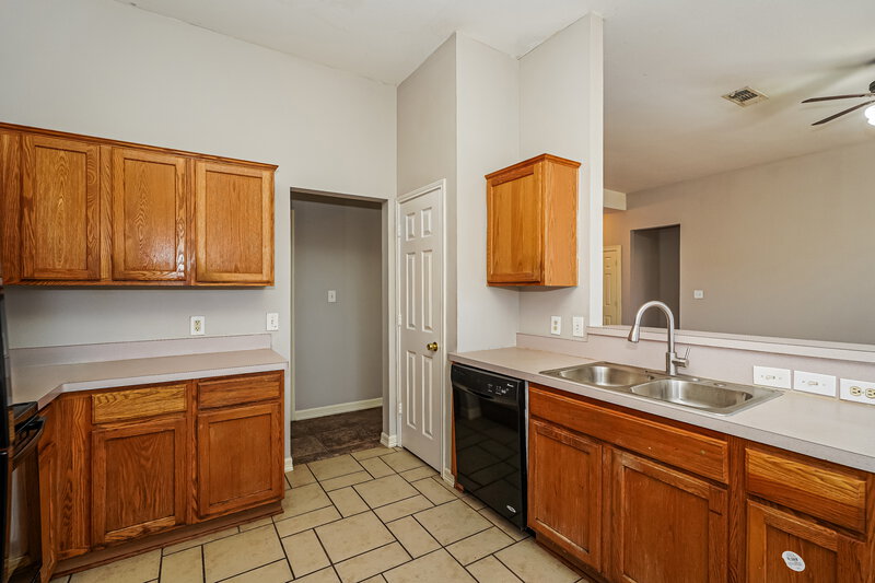 1,900/Mo, 3821 Willowick Cir Denton, TX 76210 Kitchen View