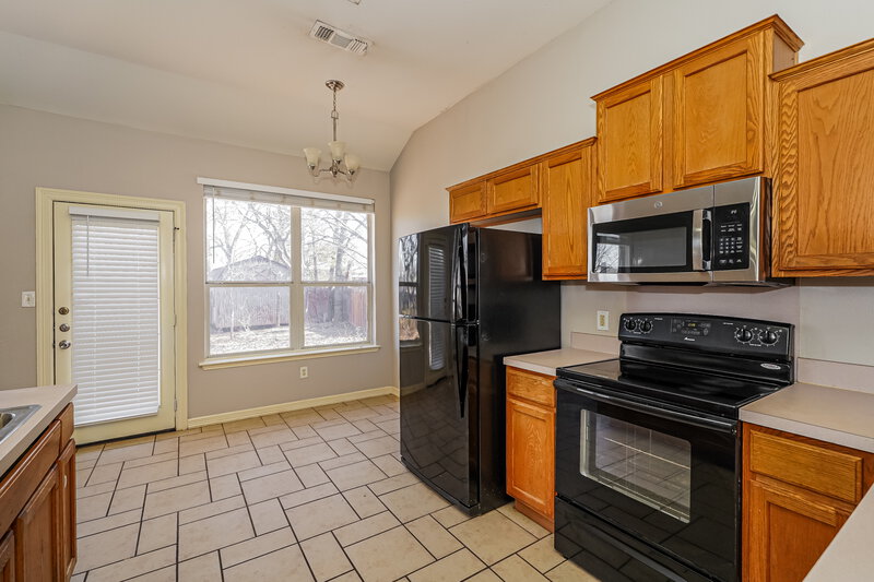 1,900/Mo, 3821 Willowick Cir Denton, TX 76210 Kitchen View 2