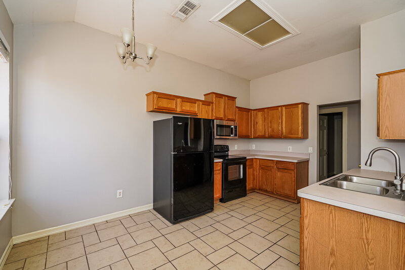 1,900/Mo, 3821 Willowick Cir Denton, TX 76210 Kitchen View 3
