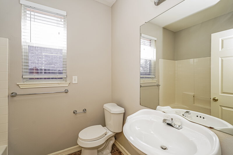 1,900/Mo, 3821 Willowick Cir Denton, TX 76210 Bathroom View