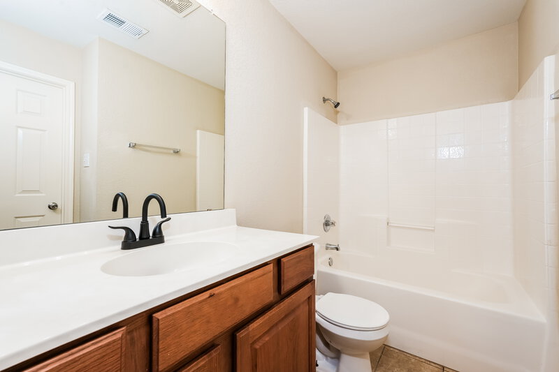 1,970/Mo, 6020 Walleye Dr Fort Worth, TX 76179 Bathroom View