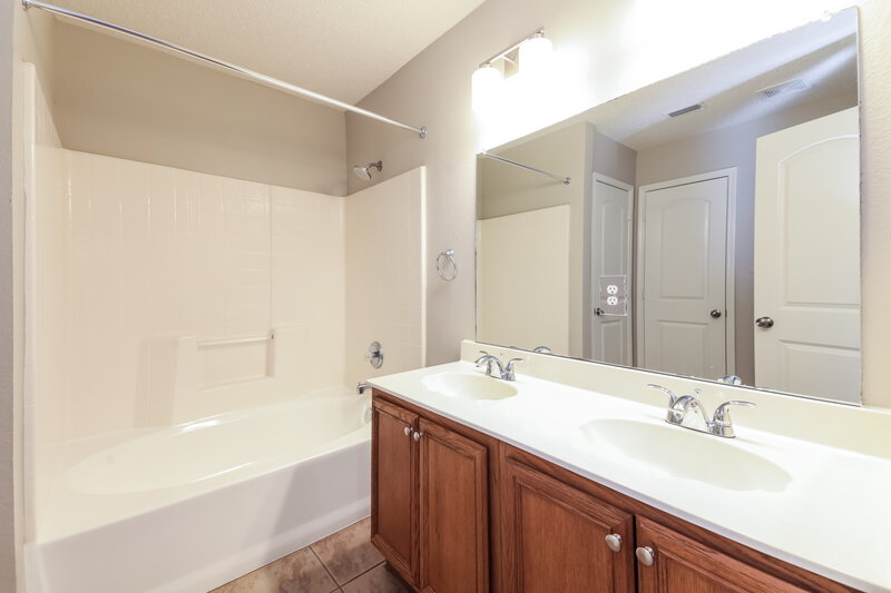 2,265/Mo, 1467 Glenwick Dr Rockwall, TX 75032 Main Bathroom View
