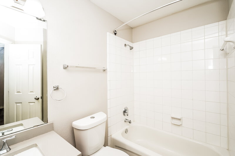 1,965/Mo, 2232 Southway Denton, TX 76207 Bathroom View