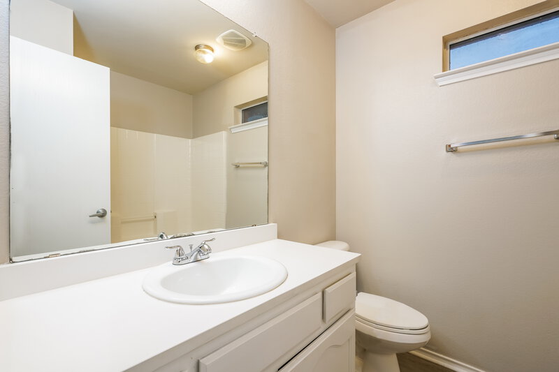 1,630/Mo, 1208 Kielder Cir Fort Worth, TX 76134 Bathroom View