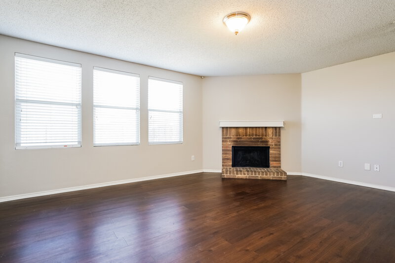 2,505/Mo, 1504 Daisy Ln Burleson, TX 76001 Living Room View