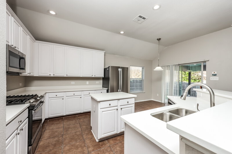2,740/Mo, 2712 Tea Olive Dr Glenn Heights, TX 75154 Kitchen View 3