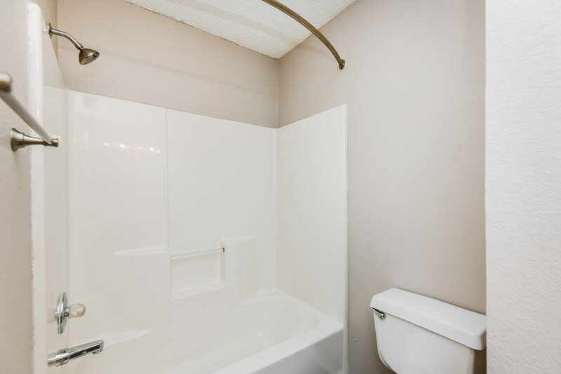 1,990/Mo, 10812 Hornby St Fort Worth, TX 76108 Main Bathroom View 2