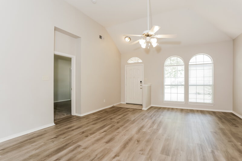 2,550/Mo, 1406 Stella Dr Lewisville, TX 75067 Living Room View 2