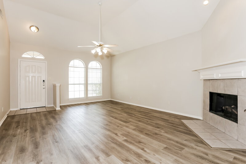 2,550/Mo, 1406 Stella Dr Lewisville, TX 75067 Living Room View 3