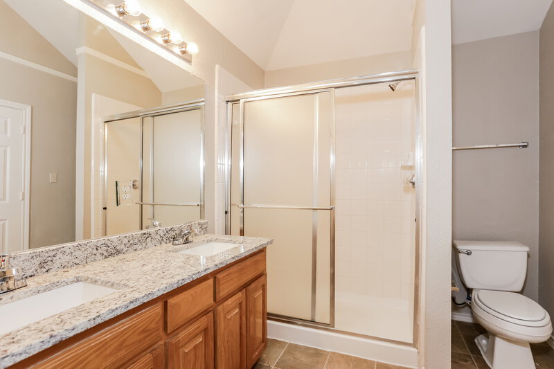 2,550/Mo, 1406 Stella Dr Lewisville, TX 75067 Main Bathroom View