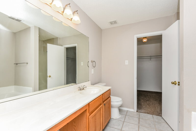 2,010/Mo, 10024 Chapel Rock Dr Fort Worth, TX 76116 Main Bathroom View