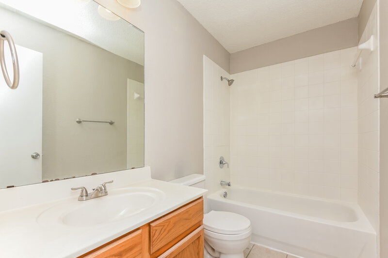 2,010/Mo, 10024 Chapel Rock Dr Fort Worth, TX 76116 Bathroom View