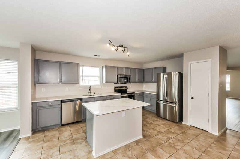 2,185/Mo, 109 Clover Leaf Ln Red Oak, TX 75154 Kitchen View 2