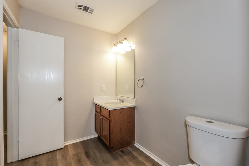 2,185/Mo, 109 Clover Leaf Ln Red Oak, TX 75154 Bathroom View