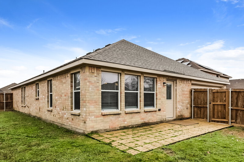 2,185/Mo, 109 Clover Leaf Ln Red Oak, TX 75154 Rear View