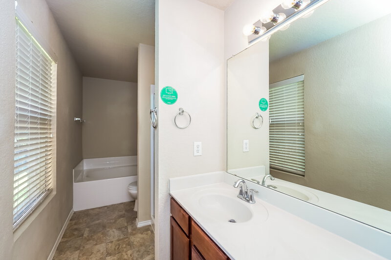 2,145/Mo, 8633 Hawkview Dr Fort Worth, TX 76179 Main Bathroom View