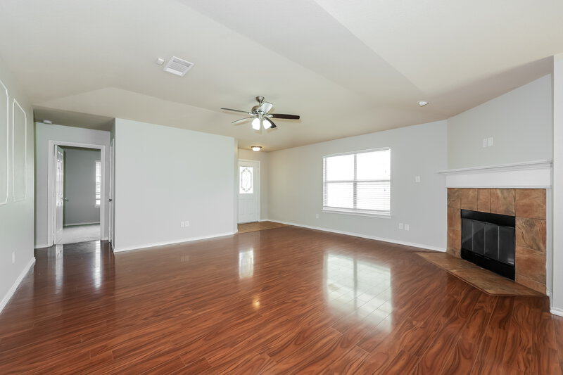 1,725/Mo, 341 Dakota Ridge Dr Fort Worth, TX 76134 Living Room View
