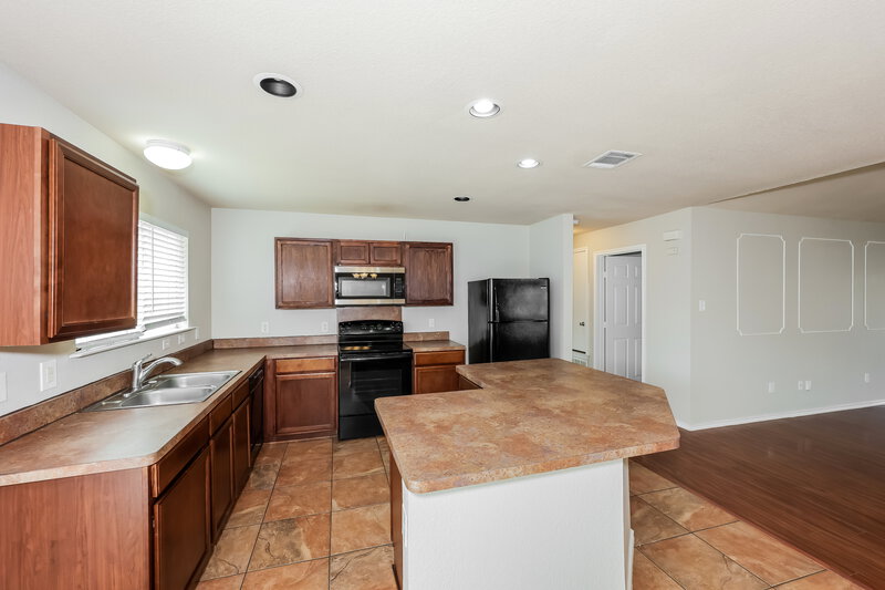 1,725/Mo, 341 Dakota Ridge Dr Fort Worth, TX 76134 Kitchen View 2