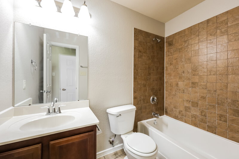 1,725/Mo, 341 Dakota Ridge Dr Fort Worth, TX 76134 Bathroom View
