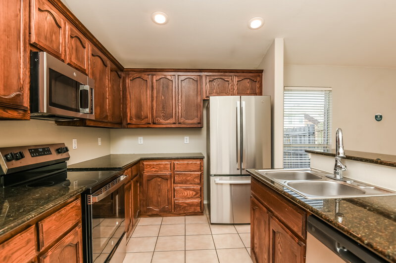 2,010/Mo, 5901 Melanie Dr Fort Worth, TX 76131 Kitchen View 2