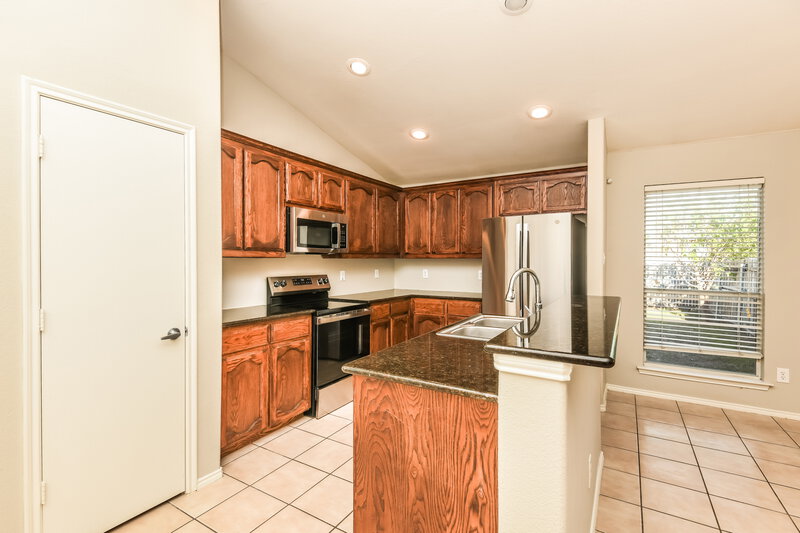 2,010/Mo, 5901 Melanie Dr Fort Worth, TX 76131 Kitchen View 3