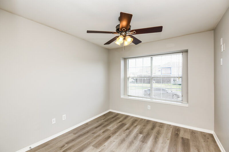 2,010/Mo, 5901 Melanie Dr Fort Worth, TX 76131 Bathroom View