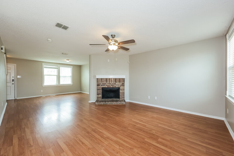 2,290/Mo, 956 Stone Chapel Way Fort Worth, TX 76179 Living Room View