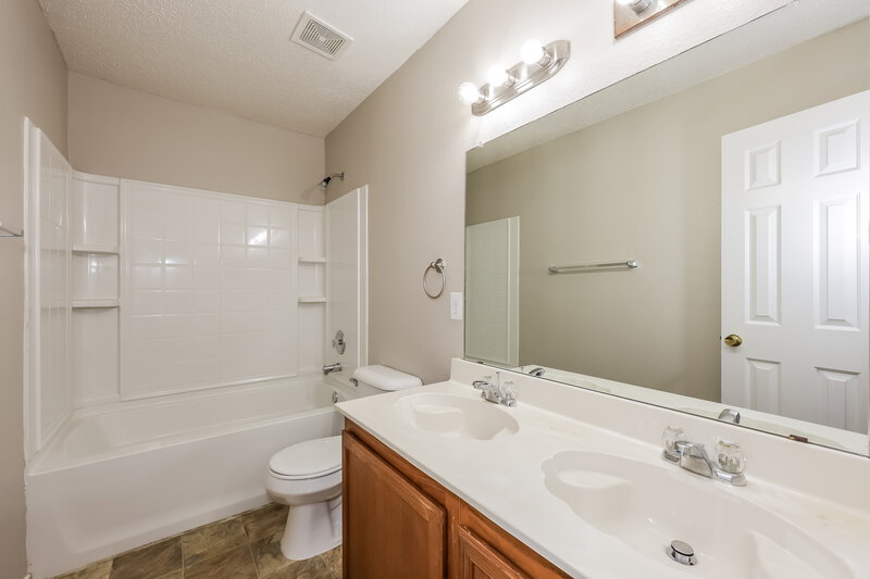 2,290/Mo, 956 Stone Chapel Way Fort Worth, TX 76179 Bathroom View