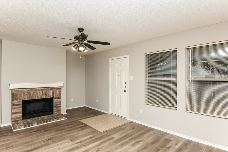 2,285/Mo, 8776 Polo Dr Fort Worth, TX 76123 Living Room View
