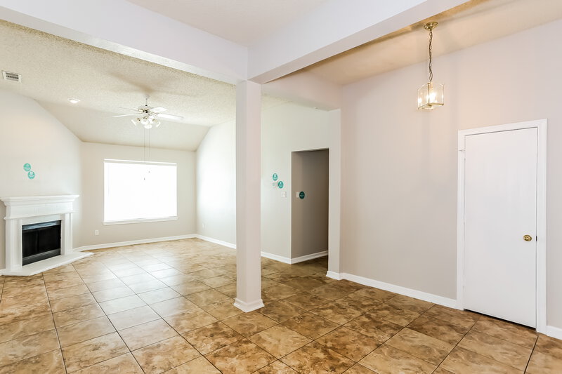 2,025/Mo, 7415 Quail Point Ln Arlington, TX 76002 Living Room View